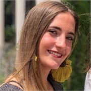 Estudiante de grado que ofrece clases particulares a niños de todas las edades